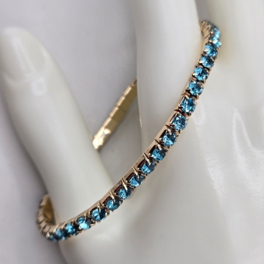 Swarovski Crystal Elements Gold Stretch Bracelet Aquamarine Blue 7 Inch Prom